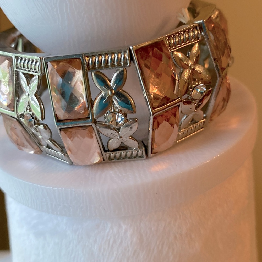 EUC Retro Multifaceted Glass Stone/Silver Tone Metal Stretch Cuff Bracelet Pink